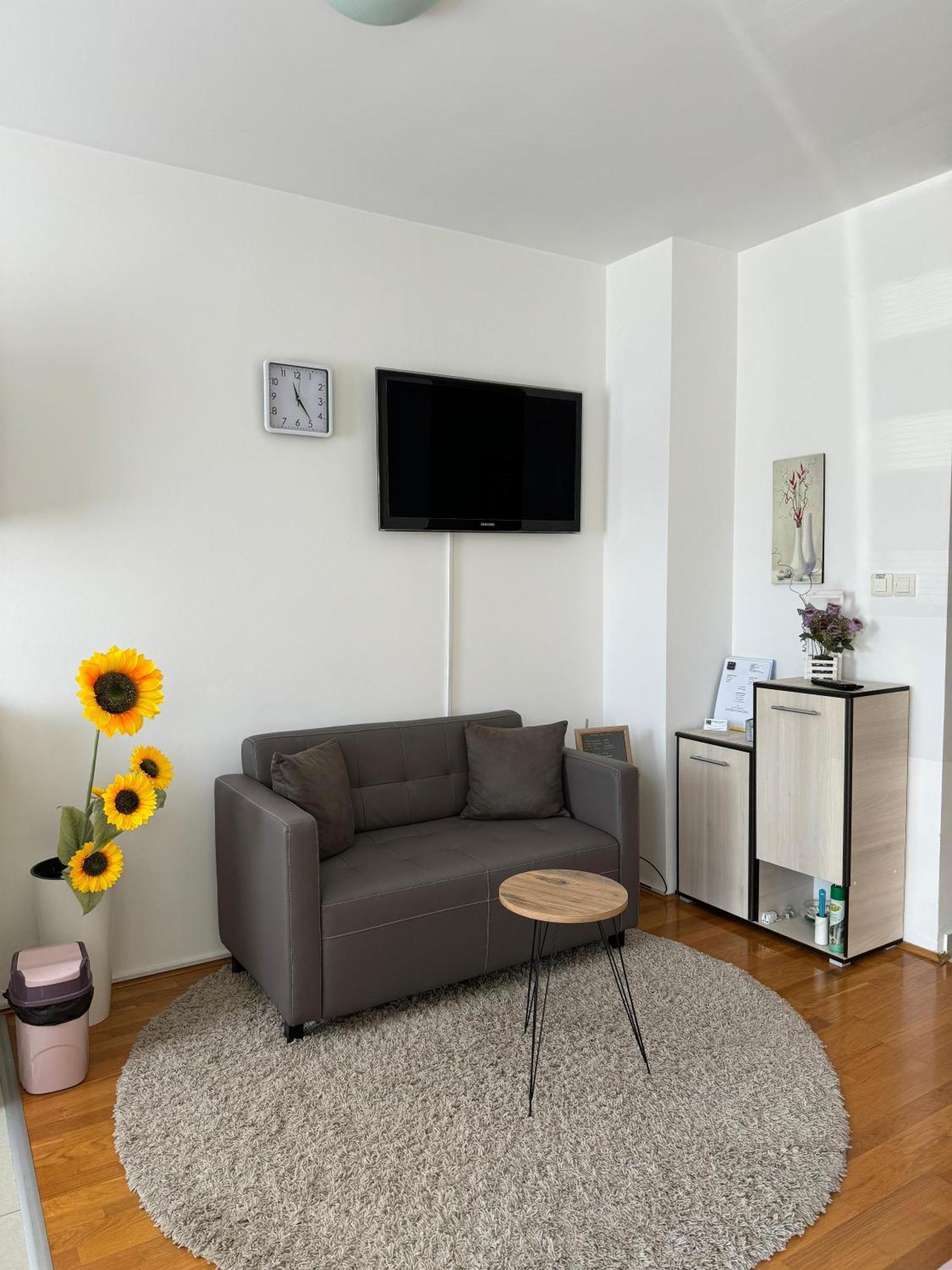 Angellina Apartmani Сремска-Митровица Экстерьер фото