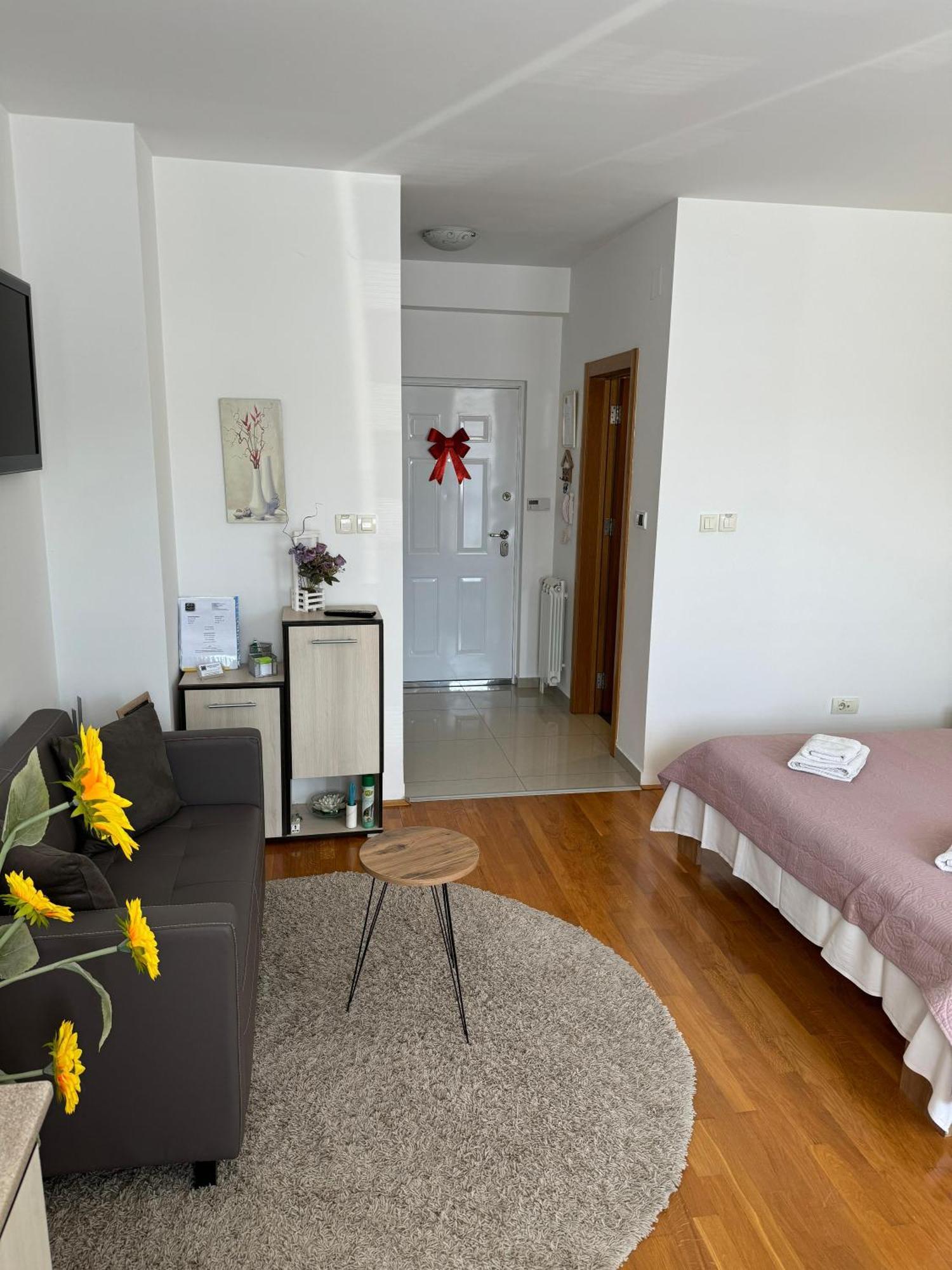 Angellina Apartmani Сремска-Митровица Экстерьер фото